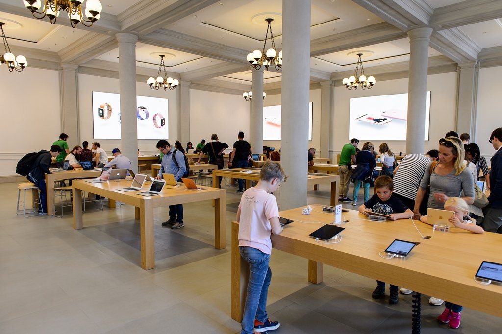 FLORENCE, ITALY - MAY 6, 2016: Apple store at the Piazza della Republica in Florence, Italy. Apple is the multinational technology company headquartered in Cupertino, California,; Shutterstock ID 479837695; Departmental Cost Code : 162800; Project Code: G
