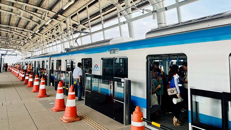 a trial run of the Metro Line No.1 (Ben Thanh - Suoi Tien) for the family and relatives